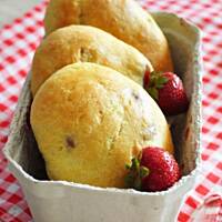 Drożdżówki z truskawkami