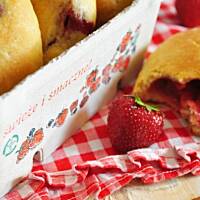 Drożdżówki z truskawkami