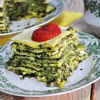 Tort naleśnikowy ze szpinakiem i fetą