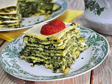 Fot. MIENTA, Tort naleśnikowy ze szpinakiem i fetą