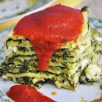 Tort naleśnikowy ze szpinakiem i fetą