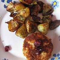 Pieczone ziemniaki z suszoną natką pietruszki