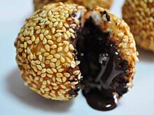 Fot. MIENTA, Czekoladowe kulki sezamowe