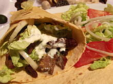 Fot. Agiatis, Kebab w cieście