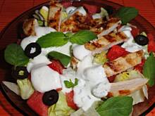 Fot. joana30, Sałatka z arbuzem, miętą i grillowanym kurczakiem z sosem miętowym