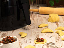 Fot. Wkn, Pierożki pieczone z wołowiną