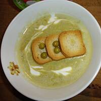 Krem z zielonego groszku z serkami