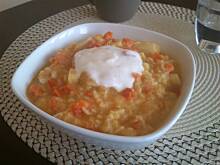 Fot. katherin19, Wegetariańska zupa kalafiorowa z ryżem i papryką