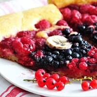 Pyszna pizza z owocami