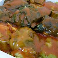 Tradycyjne Gołąbki z mięsem w sosie pomidorowym.