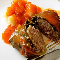 Tradycyjne Gołąbki z mięsem w sosie pomidorowym.