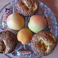 Muffinki z cukierkami Twix i morelami