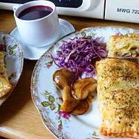 Pieczarki z mozzarellą w cieście francuskim na szybki obiad