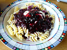 Fot. Mama - Różyczki, Makaron z sosem jagodowym pychotka