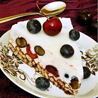 Lekki sernik na zimno z owocami