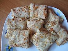 Fot. MonikaMariolka, Naleśniki na ostro z sosem chilli, serem żółtym i mortadelą