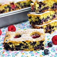 Ciasto jogurtowe z owocami