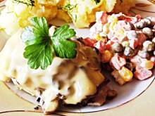 Fot. Agiatis, Medaliony drobiowe z pieczarkami