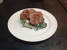 Fot. Gintruś, Kurczak serwowany na kremowym szpinaku