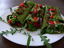 Fot. BernadettaP, Zielone naleśniki z pomidorową salsą