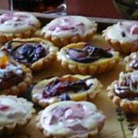 Kruche babeczki pełne owoców