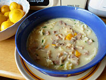 Fot. Mama - Różyczki, Letnia zupa pieczarkowa  z makaronem