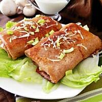 Naleśniki pełnoziarniste z serem i pieczarkami