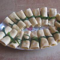 Serowe roladki z szynką