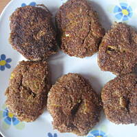 Kotlety jaglano - marchewkowe z jajkami ugotowanymi