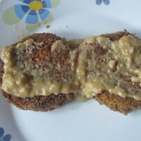 Kotlety jaglano - marchewkowe z jajkami ugotowanymi