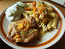 Fot. Mama - Różyczki, Bitki karkowe z marchewką na szybki obiad