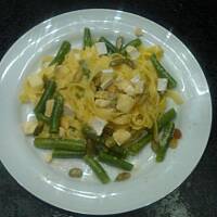 Lekki makaron z fasolką i serkiem