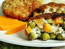 Fot. Mloda, Kotlety z indyka z marchewką i groszkiem