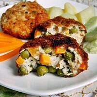 Kotlety z indyka z marchewką i groszkiem