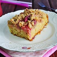 Pełnoziarniste ciasto z rabarbarem