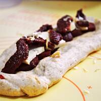 Bagietki nadziewane oscypkiem, chorizo i suszonymi pomidorami