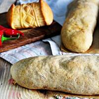 Bagietki nadziewane oscypkiem, chorizo i suszonymi pomidorami