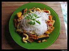 Fot. Tomek gotuje, Makaron sojowy na duszonych warzywach