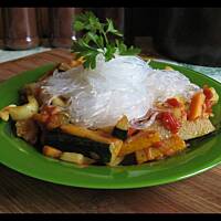 Makaron sojowy na duszonych warzywach