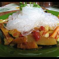 Makaron sojowy na duszonych warzywach