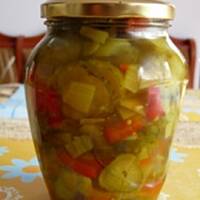 Sałatka ogórkowa z papryką i kurkumą