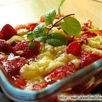 Crumble truskawkowe z migdałami