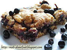 Fot. lamad, Śniadaniowe batony owsiano-jagodowe z kruszonką