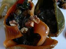 Fot. BernadettaP, Botwinka z orzechami w makaronowych objęciach