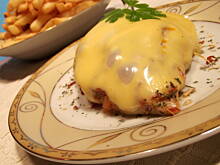 Fot. Agiatis, Pierś z kurczaka grillowana z serem zapiekana