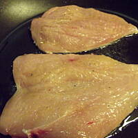 Pierś z kurczaka grillowana z serem zapiekana