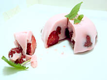 Fot. przejs, Deser z truskawek, kefiru i galaretki