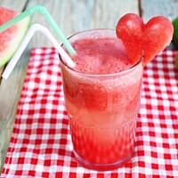 Orzeźwiający koktajl z arbuza i limonki