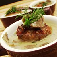 Puplety wieprzowe w sosie pieczarkowo koperkowym