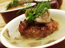 Fot. Agiatis, Puplety wieprzowe w sosie pieczarkowo koperkowym